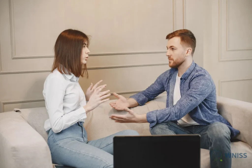 كيف تتعامل مع شخص مكتئب: ما تقوله وما تتجنبه لتسانده فعلا 3 كيف تتعامل مع شخص مكتئب: ما تقوله وما تتجنبه لتسانده فعلا كيف تتعامل مع شخص مكتئب: ما تقوله وما تتجنبه لتسانده فعلا - كيف تتعامل مع شخص مكتئب: